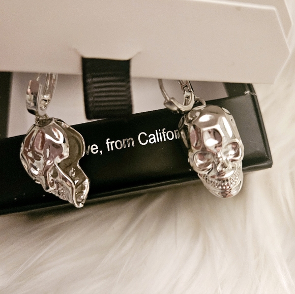 New Skull Dangle Earrings Eyecandy Los Angeles - Picture 4 of 6